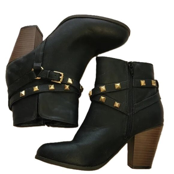 Cato black ankle boot with gold Brad accents size 8M - Picture 2 of 7